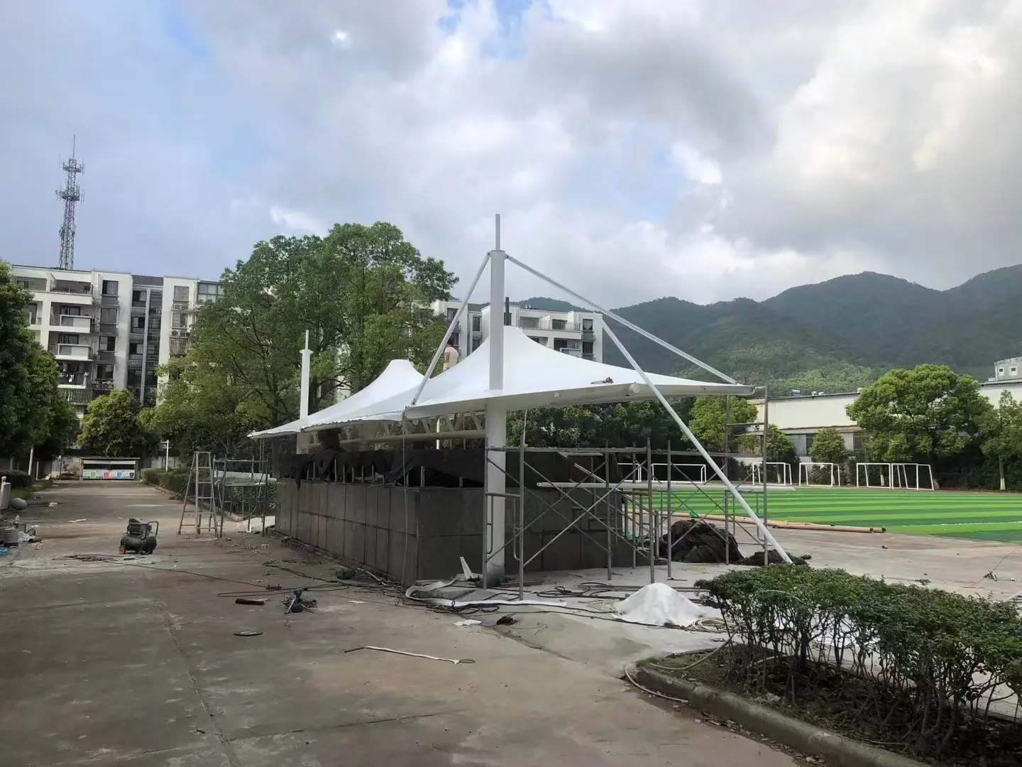2026年贵州贞丰停车棚球场棚改造纪实：老旧雨棚换新，运维压力怎么降